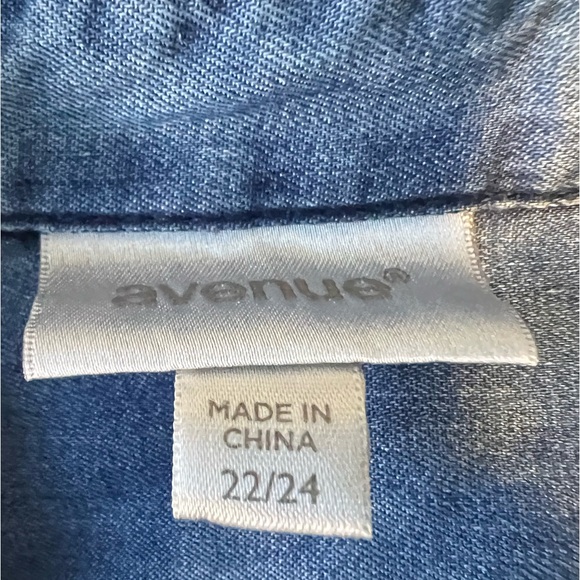 Women’s Avenue Denim Button Down Shirt - Picture 3 of 4